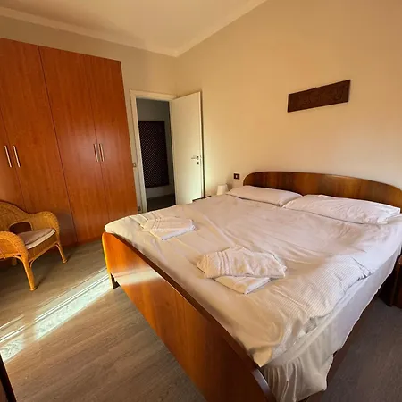 Apartment Nide House *